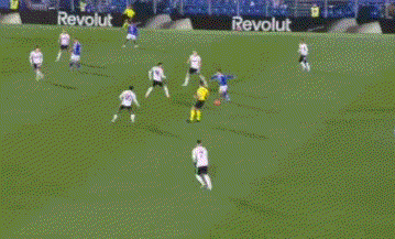 2-0,21岁皇马旧将妙传,38岁法布雷加斯率队12场不败,逼近意甲榜首