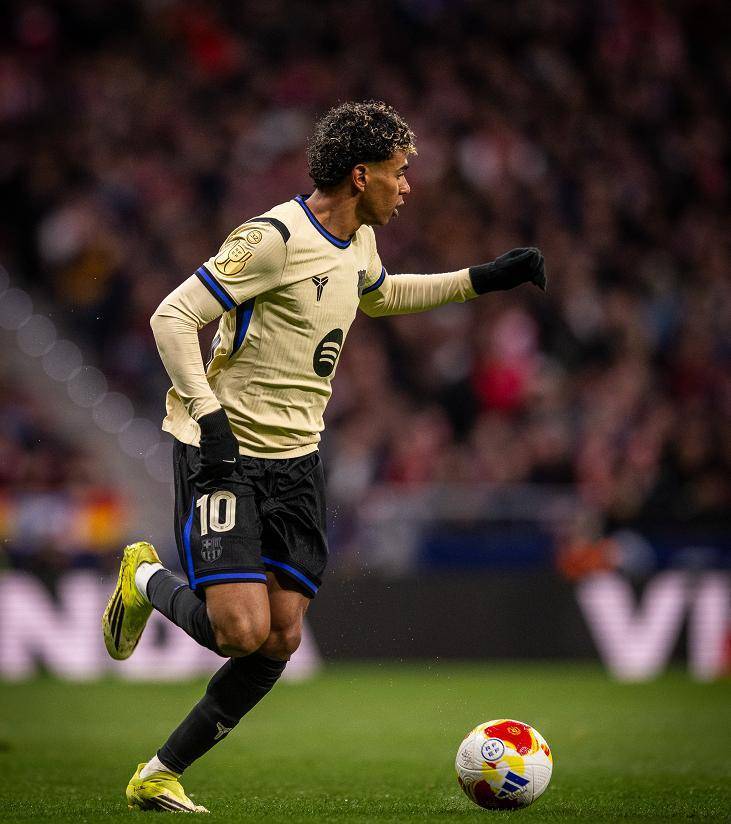 足坛一夜动态：小蜜蜂蜇伤阿森纳，曼城渔翁得利，马竞4-0血洗巴萨